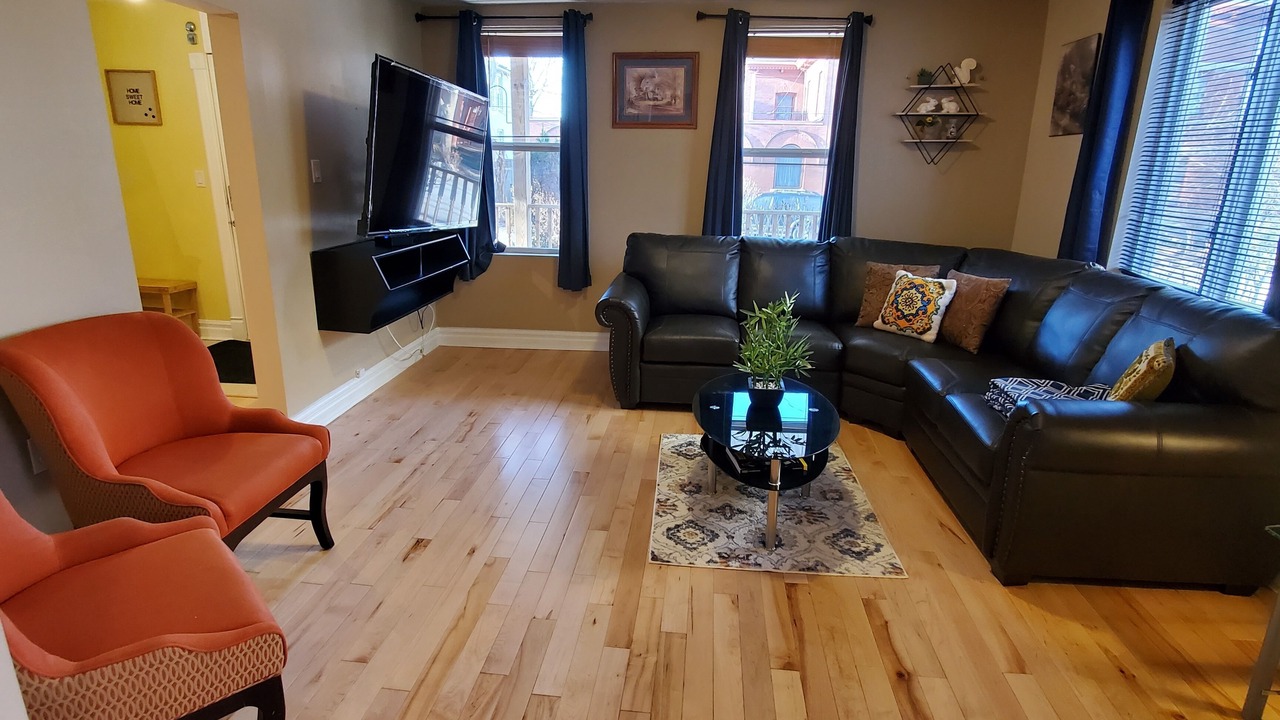 Photo of Livingroom in Downtown Niagara Falls