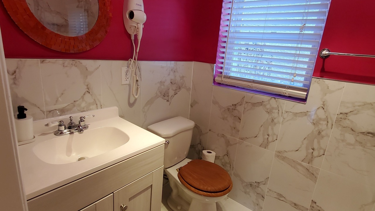 Photo of Bathroom in Downtown Niagara Falls
