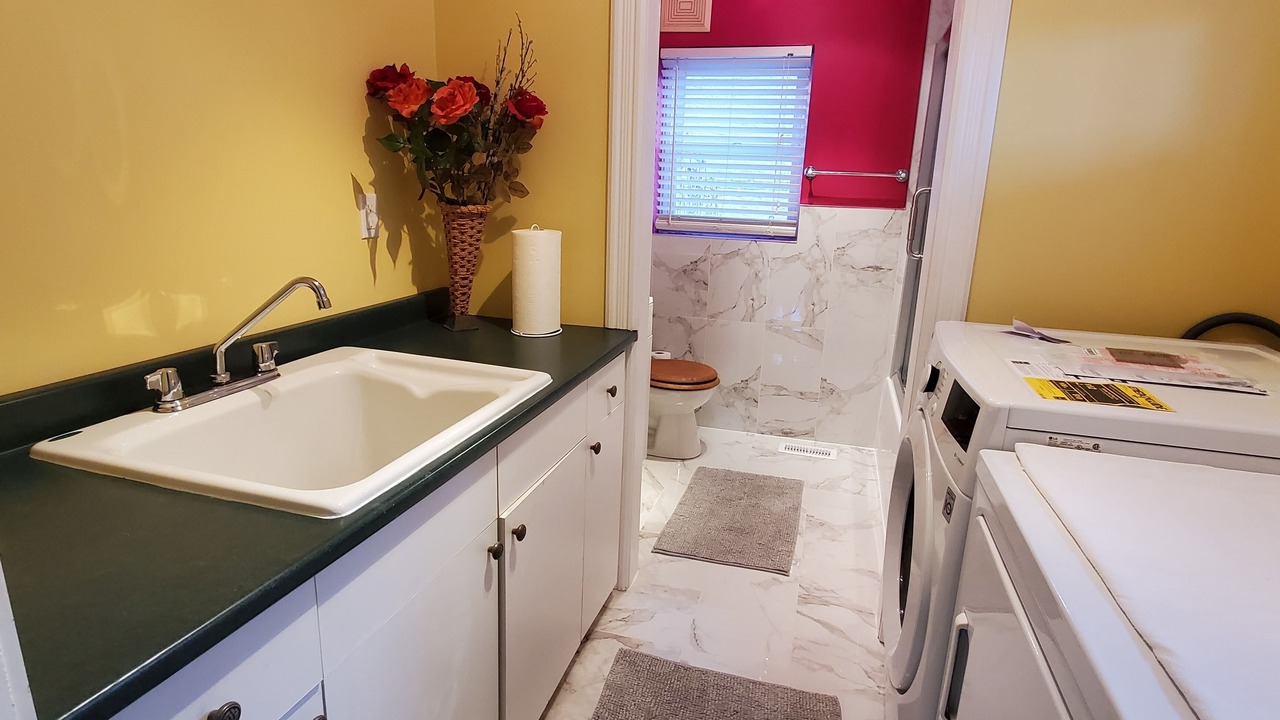 Photo of Bathroom in Downtown Niagara Falls