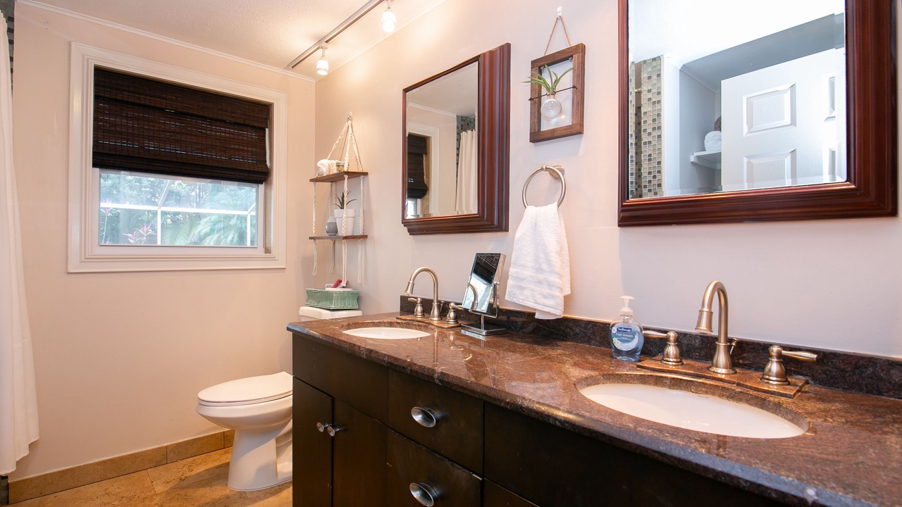 Photo of Bathroom in South Gate Ridge