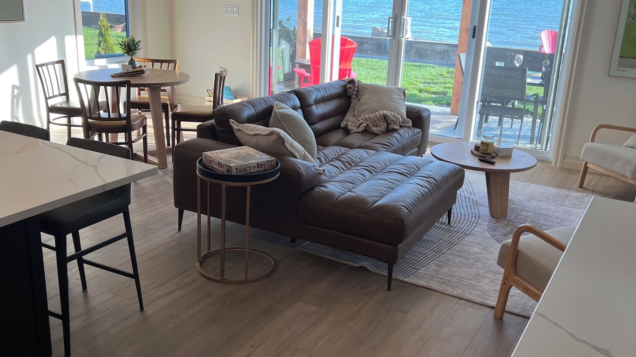 Photo of Livingroom in Town of Essex