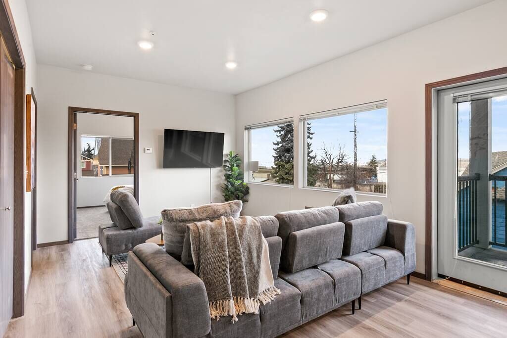 Photo of Livingroom in South Perry District