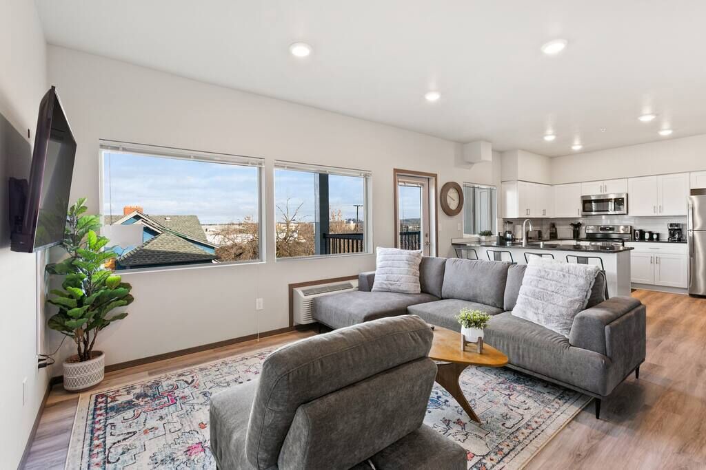 Photo of Livingroom in South Perry District