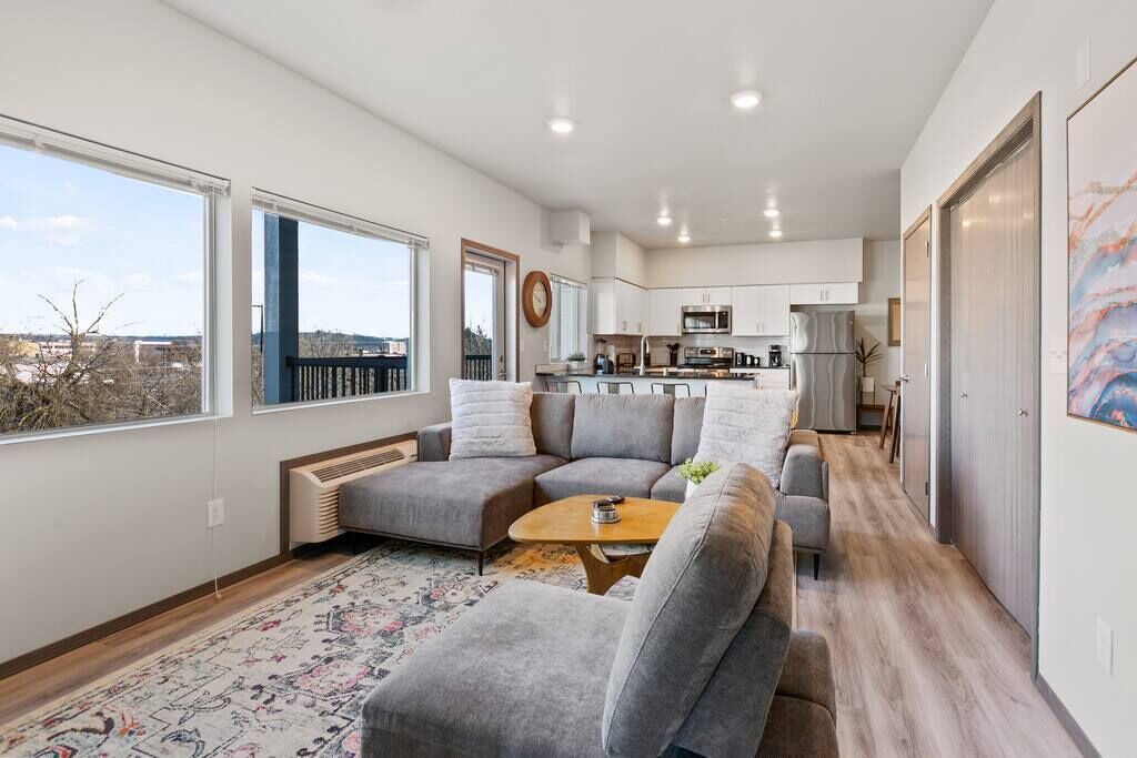 Photo of Livingroom in South Perry District