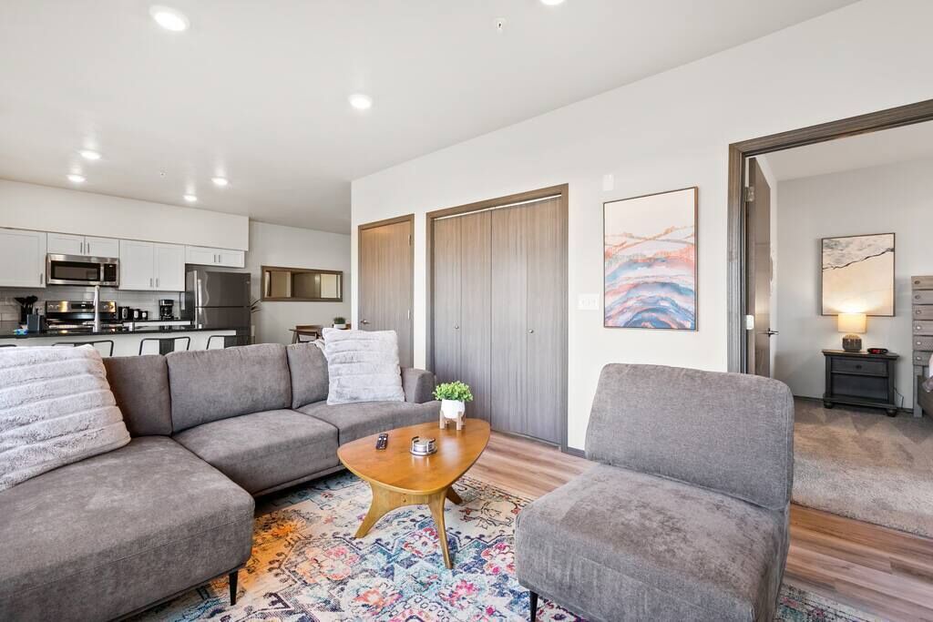 Photo of Livingroom in South Perry District
