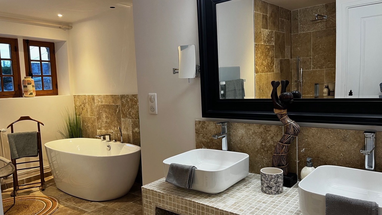 Photo of Bathroom in Yevre-le-Chatel