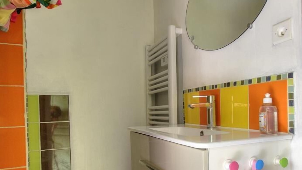 Photo of Bathroom in Vaulx En Velin Village