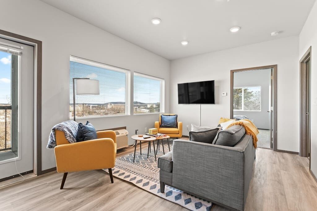 Photo of Livingroom in South Perry District