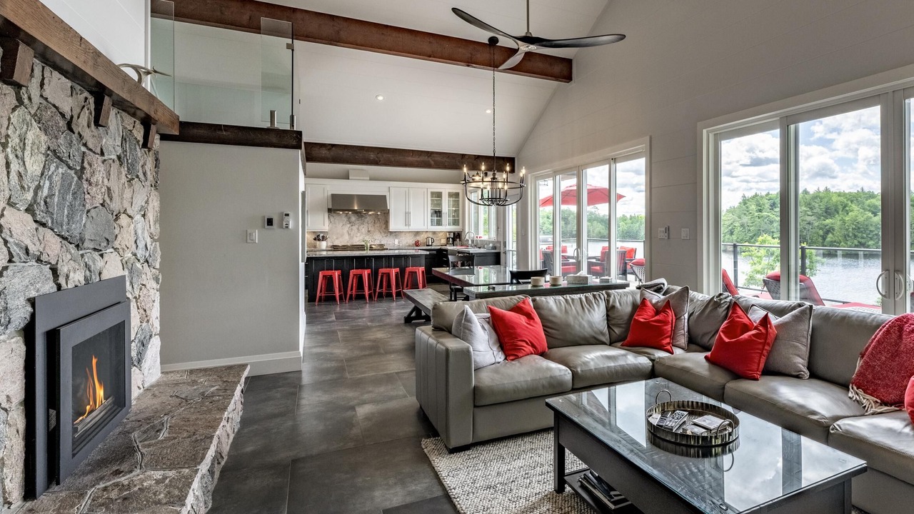 Photo of Livingroom in Gravenhurst