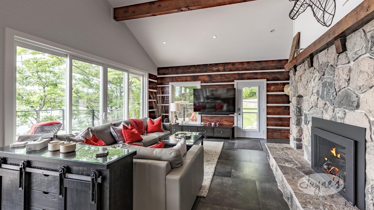 Photo of Livingroom in Gravenhurst