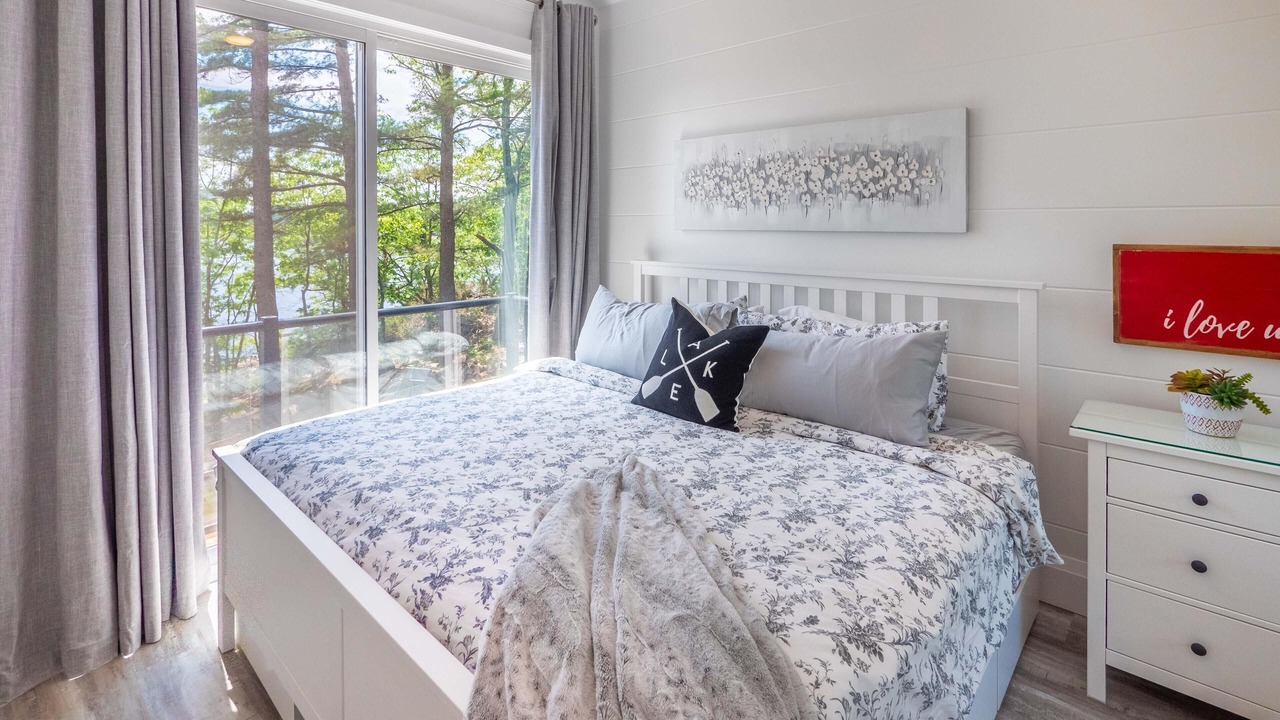 Photo of Bedroom in Gravenhurst
