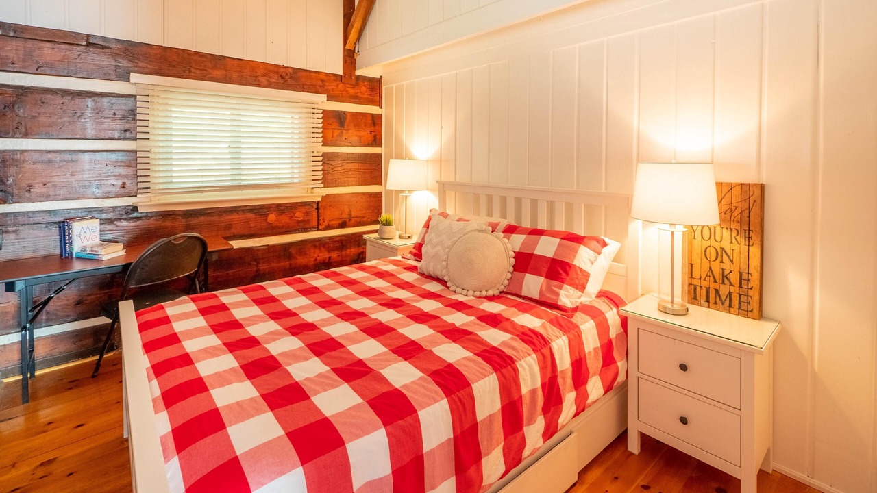 Photo of Bedroom in Gravenhurst