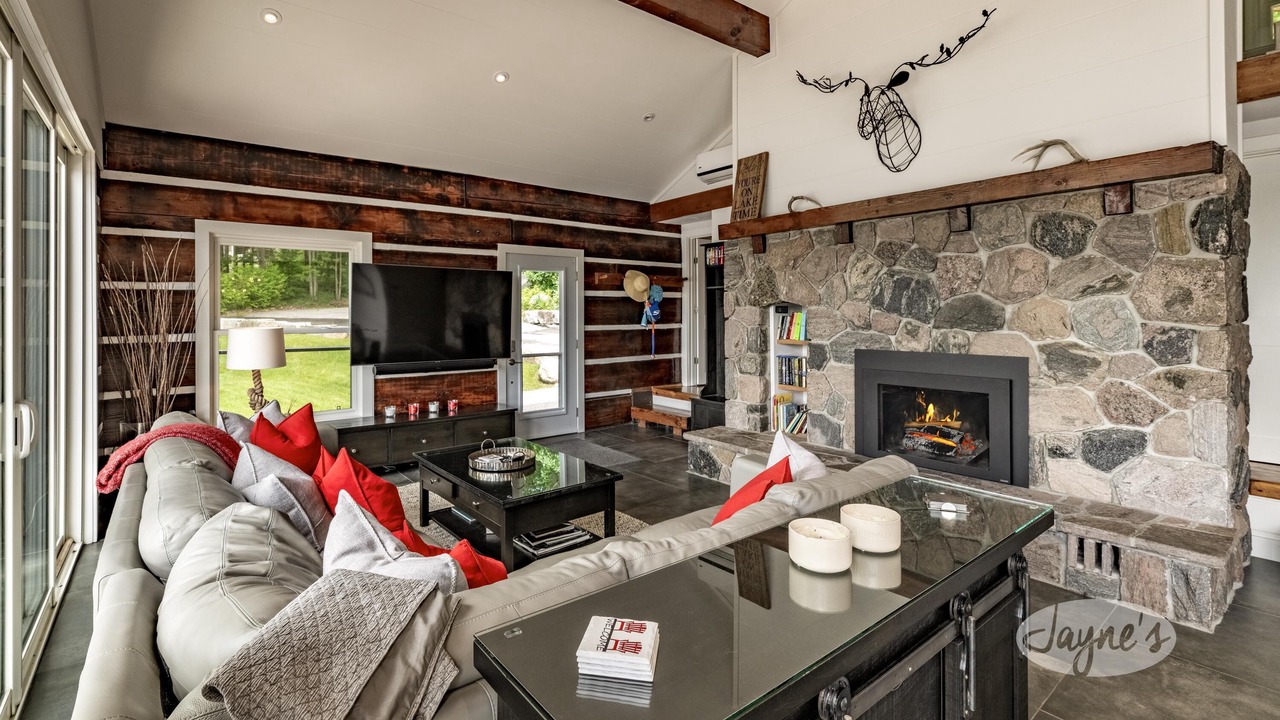 Photo of Livingroom in Gravenhurst