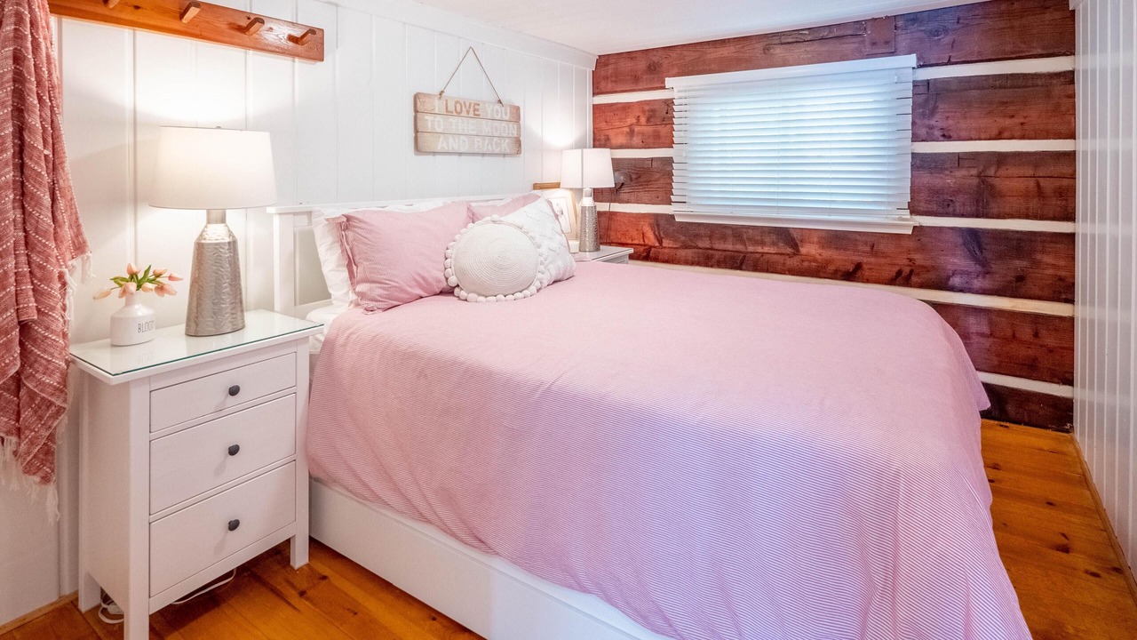 Photo of Bedroom in Gravenhurst