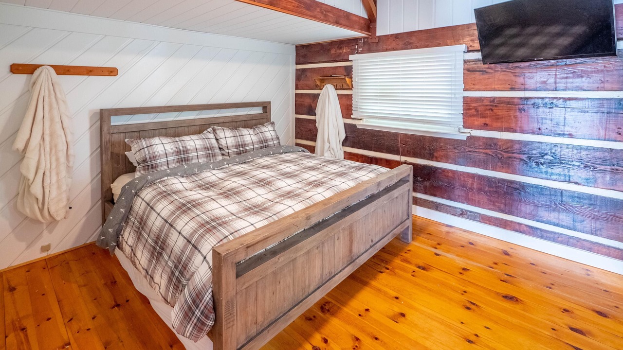 Photo of Bedroom in Gravenhurst