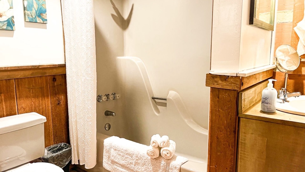 Photo of Bathroom in Madisonville