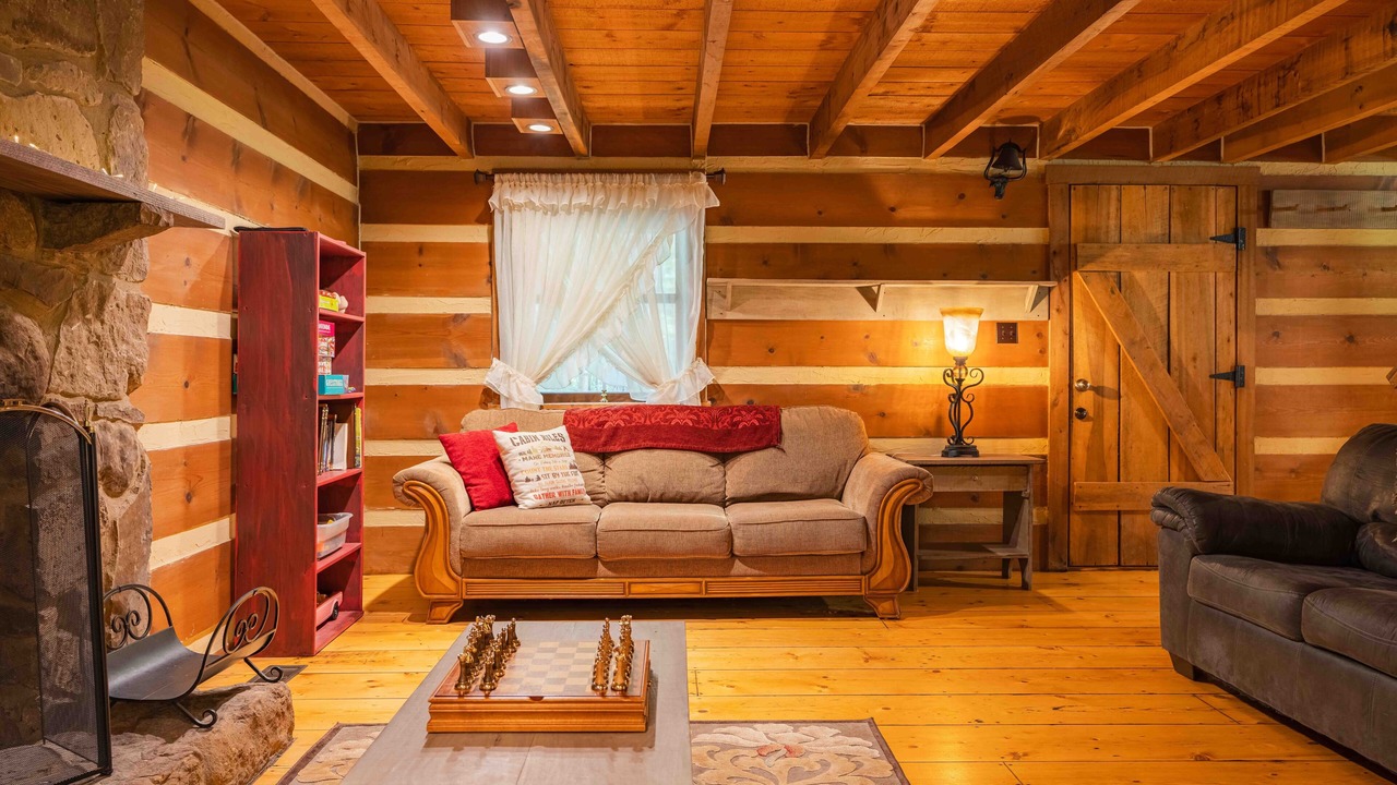 Photo of Livingroom in Madisonville