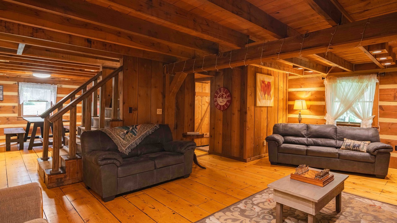 Photo of Livingroom in Madisonville