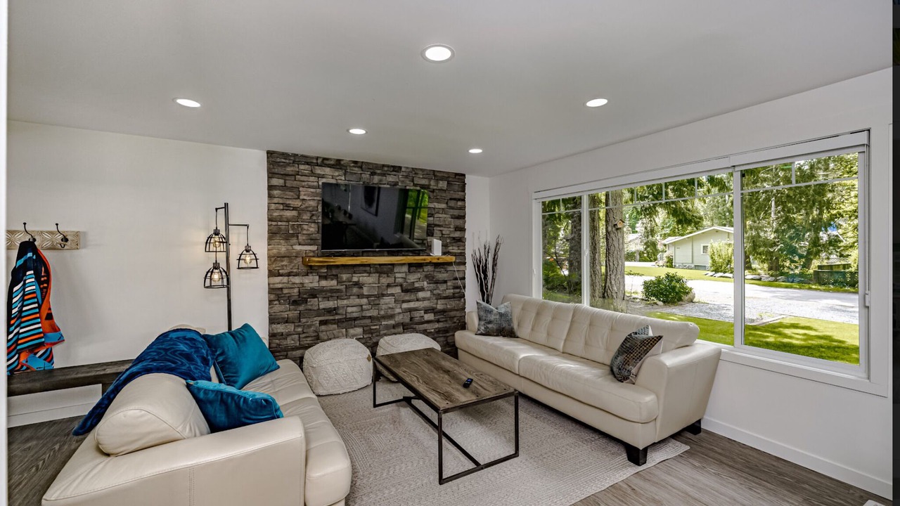 Photo of Livingroom in Cultus Lake