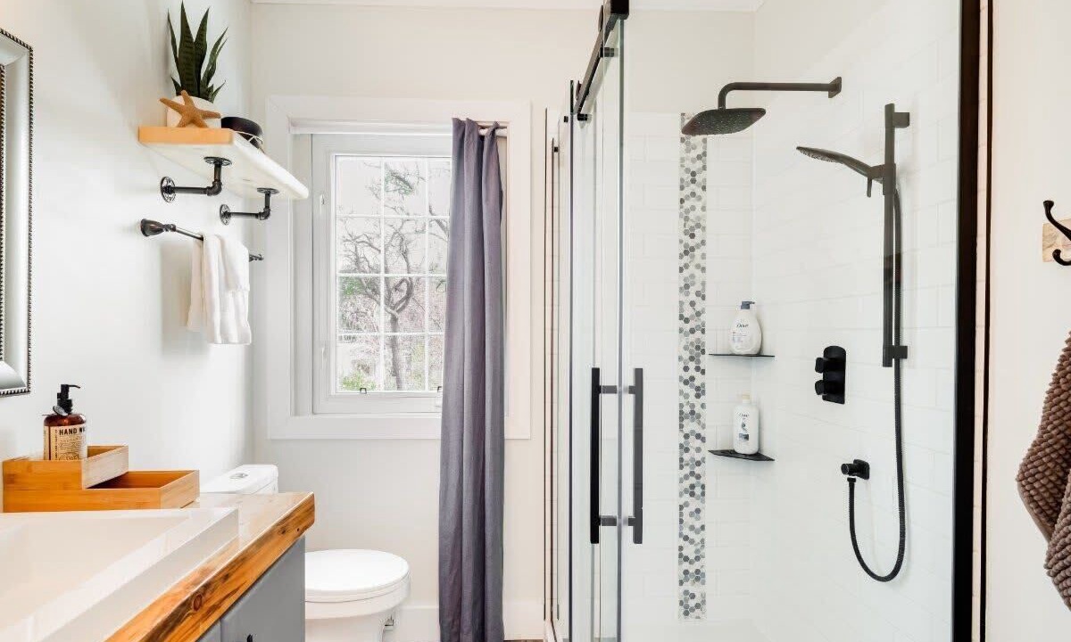 Photo of Bathroom in Aylmer