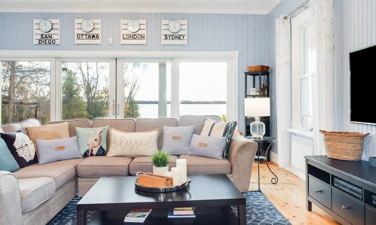 Photo of Livingroom in Aylmer