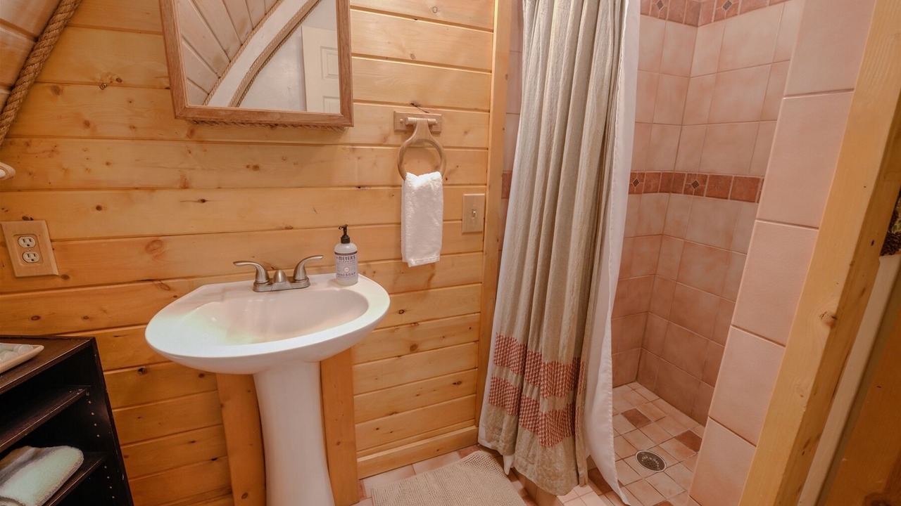 Photo of Bathroom in Lazy Acres