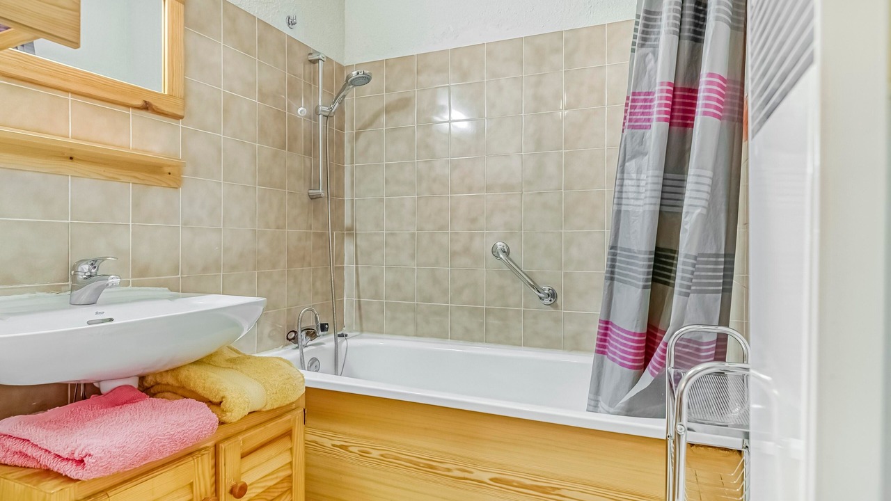 Photo of Bathroom in Embrun