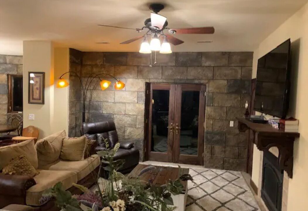 Photo of Livingroom in Nauvoo