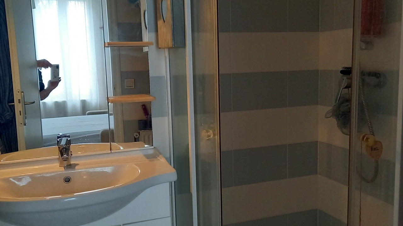 Photo of Bathroom in Talence