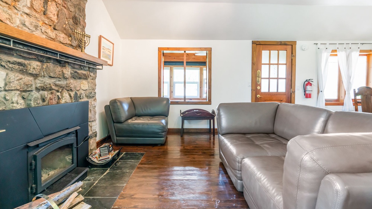 Photo of Livingroom in Fort Erie