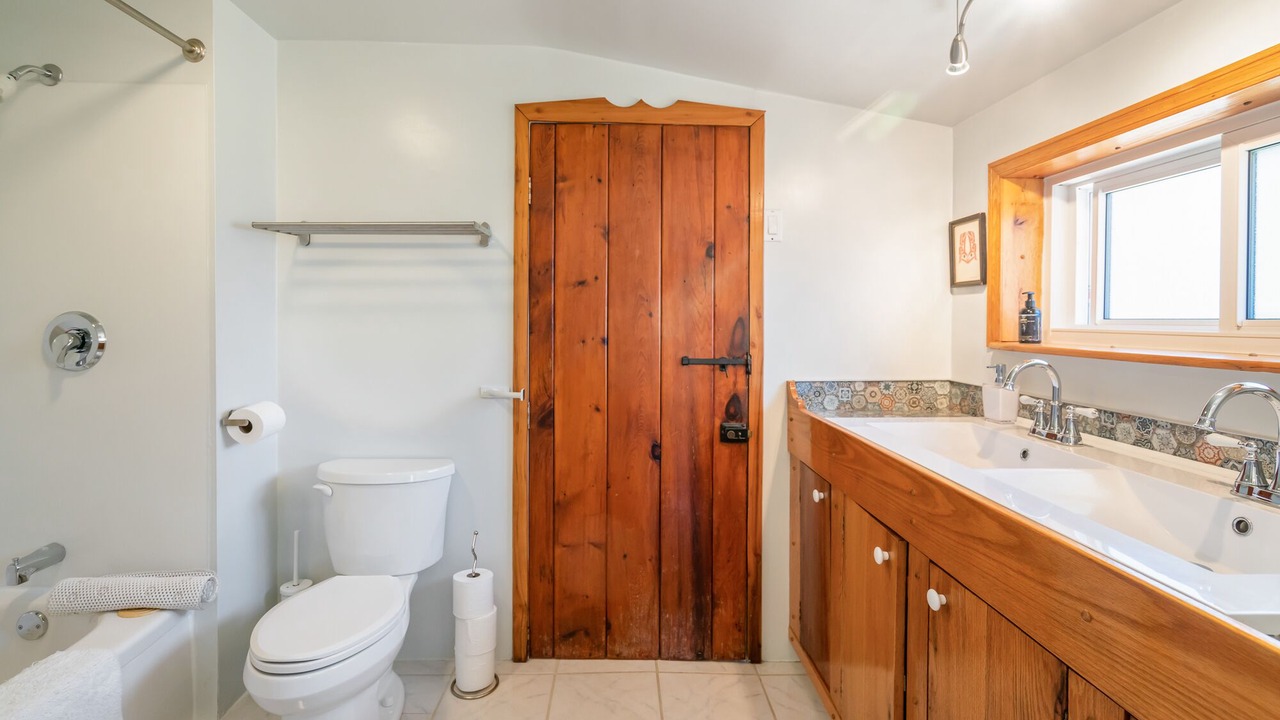 Photo of Bathroom in Fort Erie
