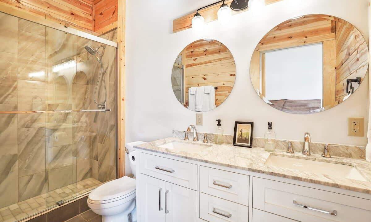 Photo of Bathroom in McArthur
