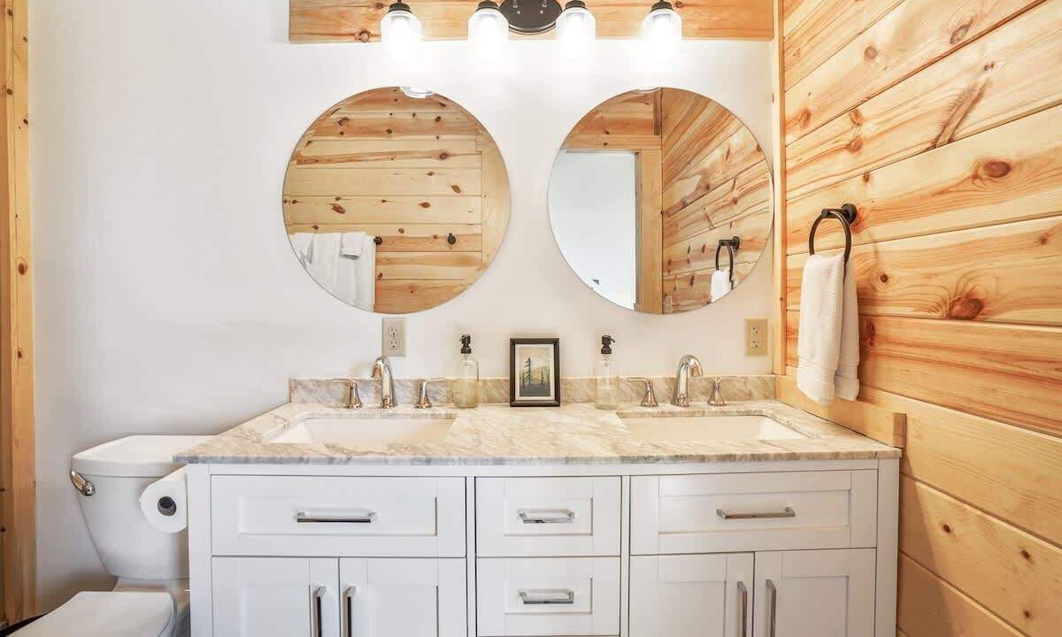 Photo of Bathroom in McArthur