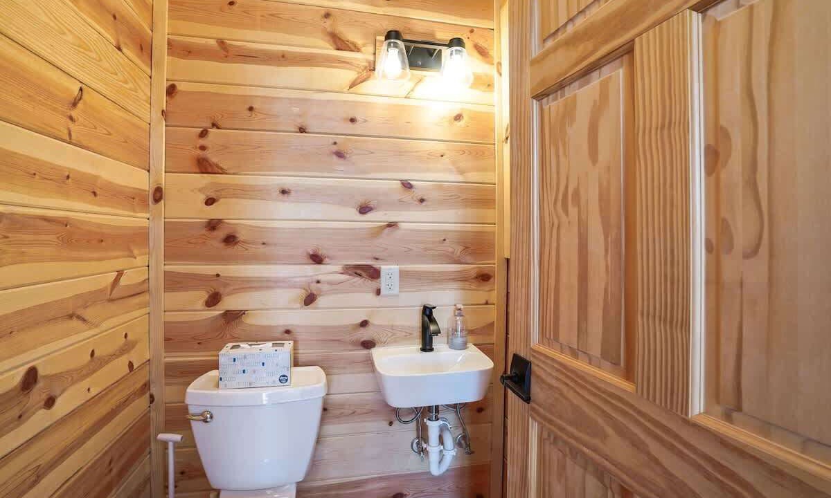 Photo of Bathroom in McArthur