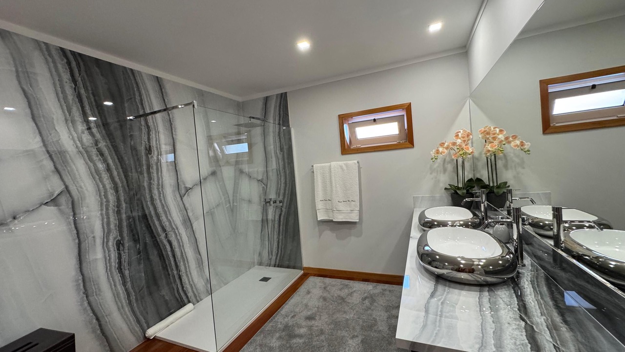 Photo of Bathroom in Portela