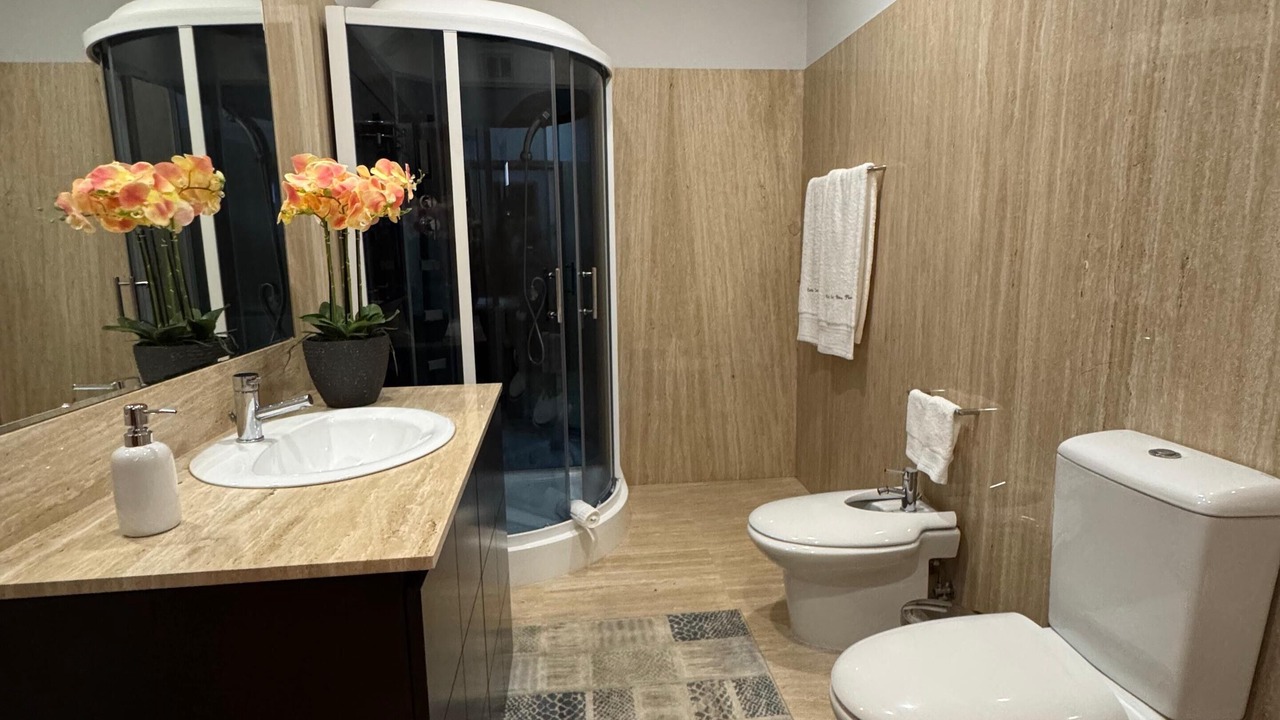 Photo of Bathroom in Portela