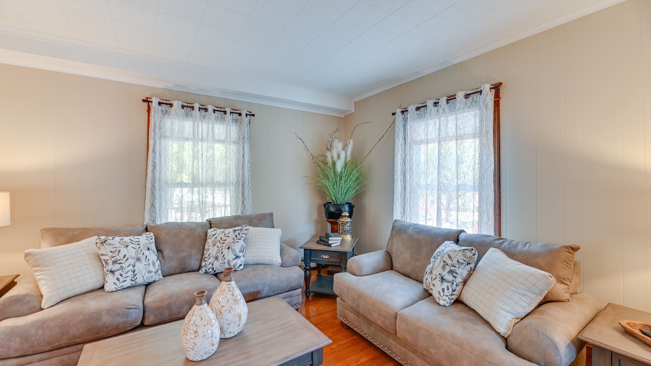 Photo of Livingroom in Hammondsport