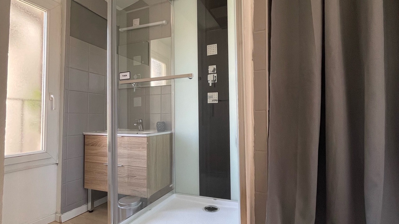 Photo of Bathroom in Castelnaudary