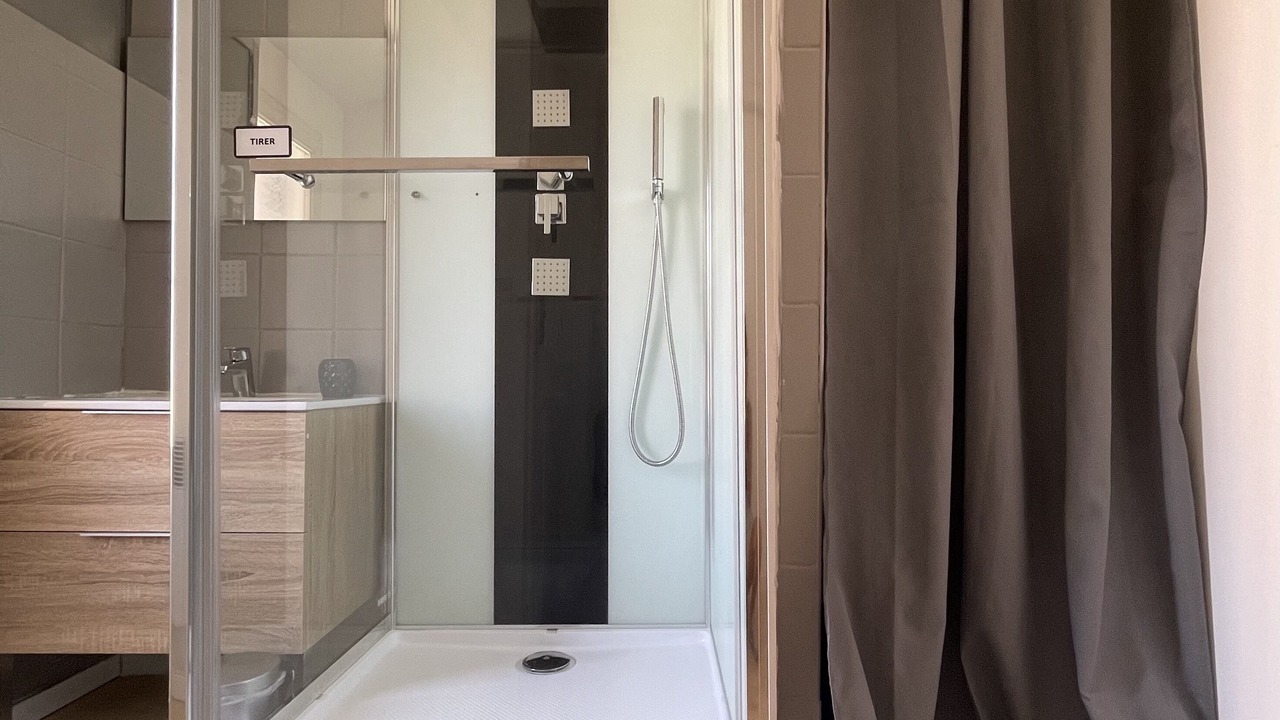 Photo of Bathroom in Castelnaudary