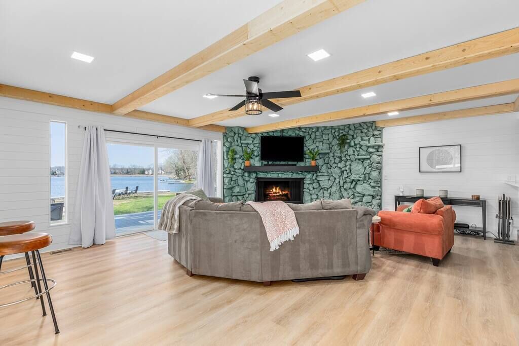 Photo of Livingroom in Commerce Township