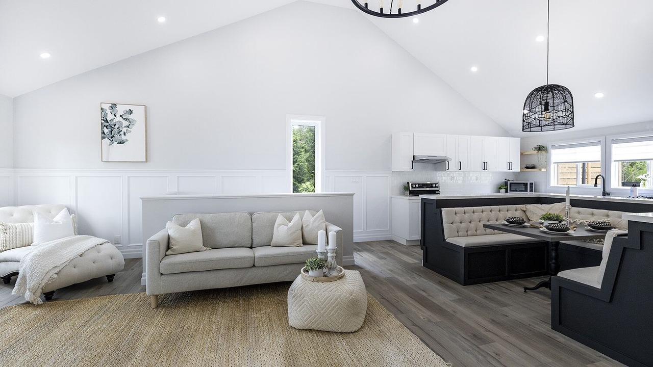 Photo of Livingroom in Scugog