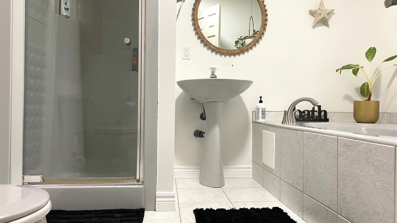 Photo of Bathroom in Thames Centre