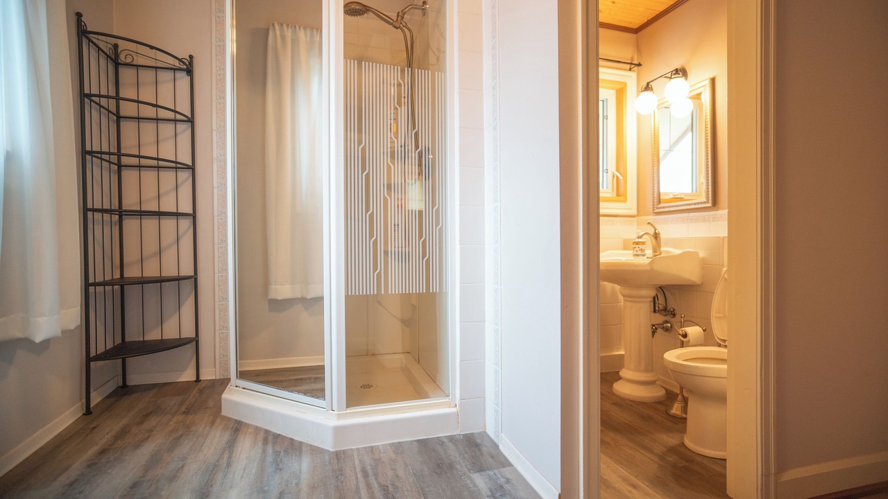 Photo of Bathroom in Sylvan Lake