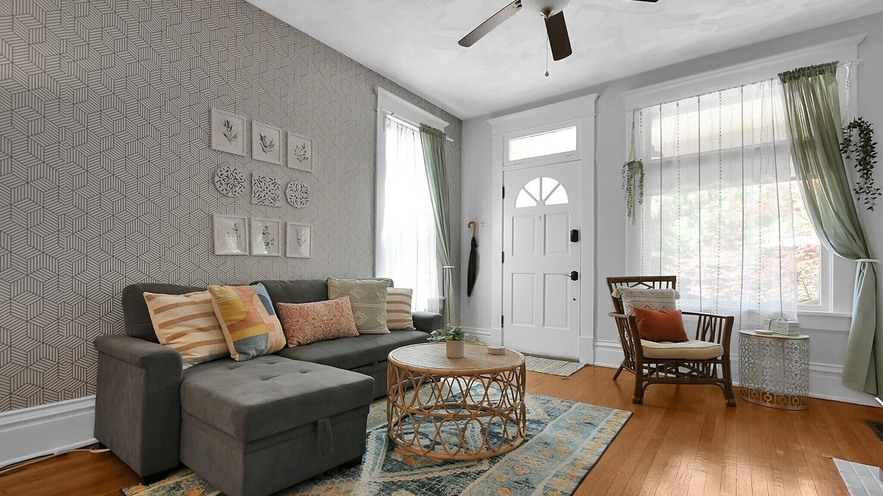 Photo of Livingroom in Olde Towne East