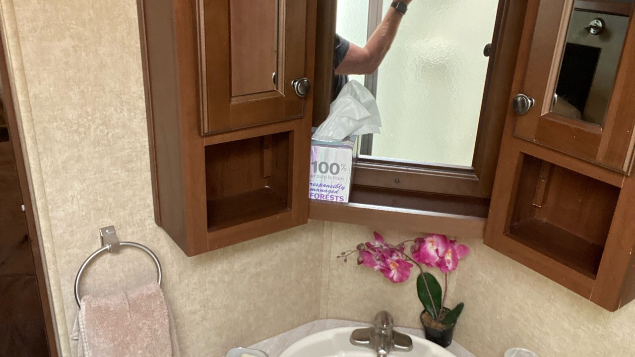Photo of Bathroom in Lolo