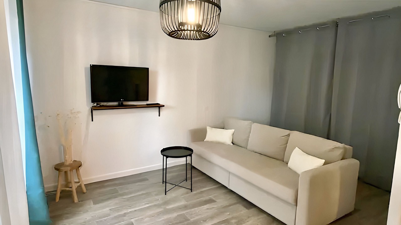 Photo of Livingroom in Voltaire - Saint Amour