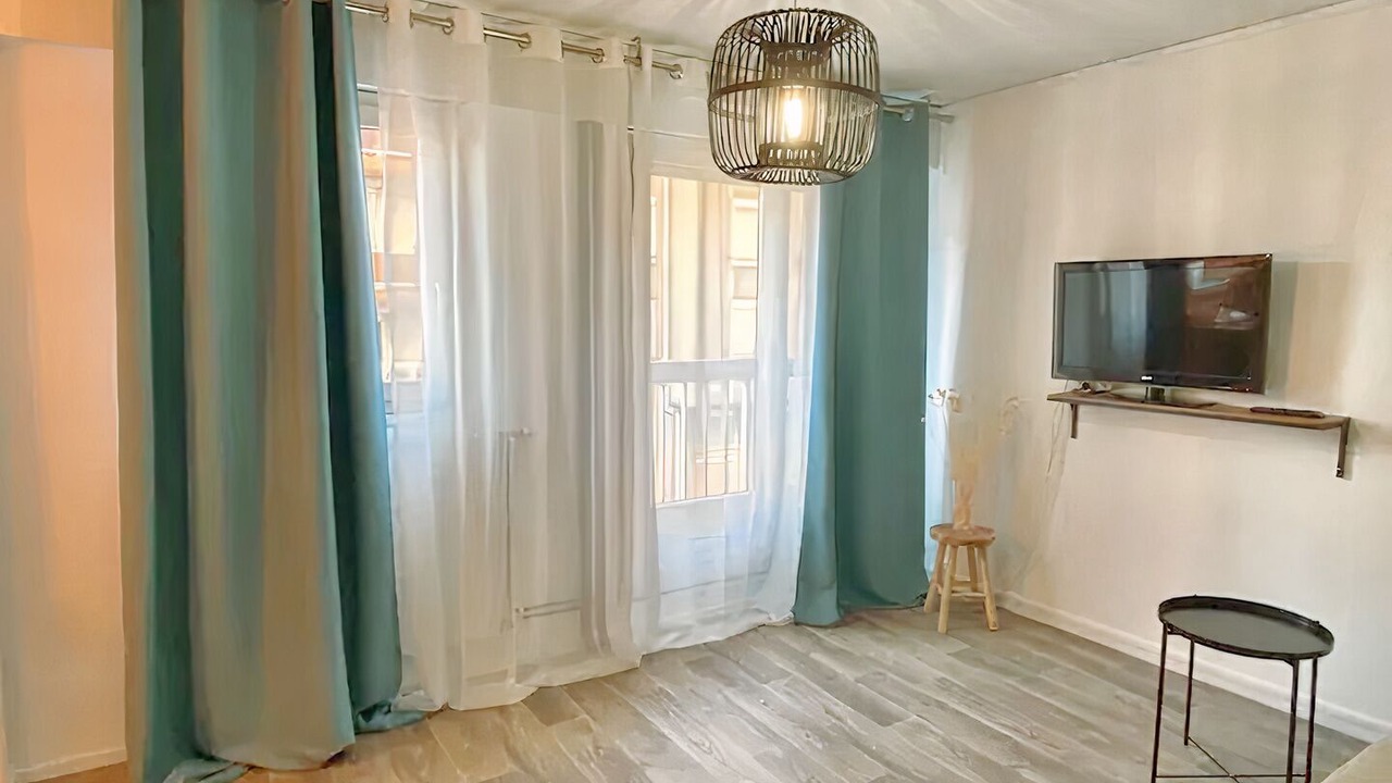 Photo of Livingroom in Voltaire - Saint Amour