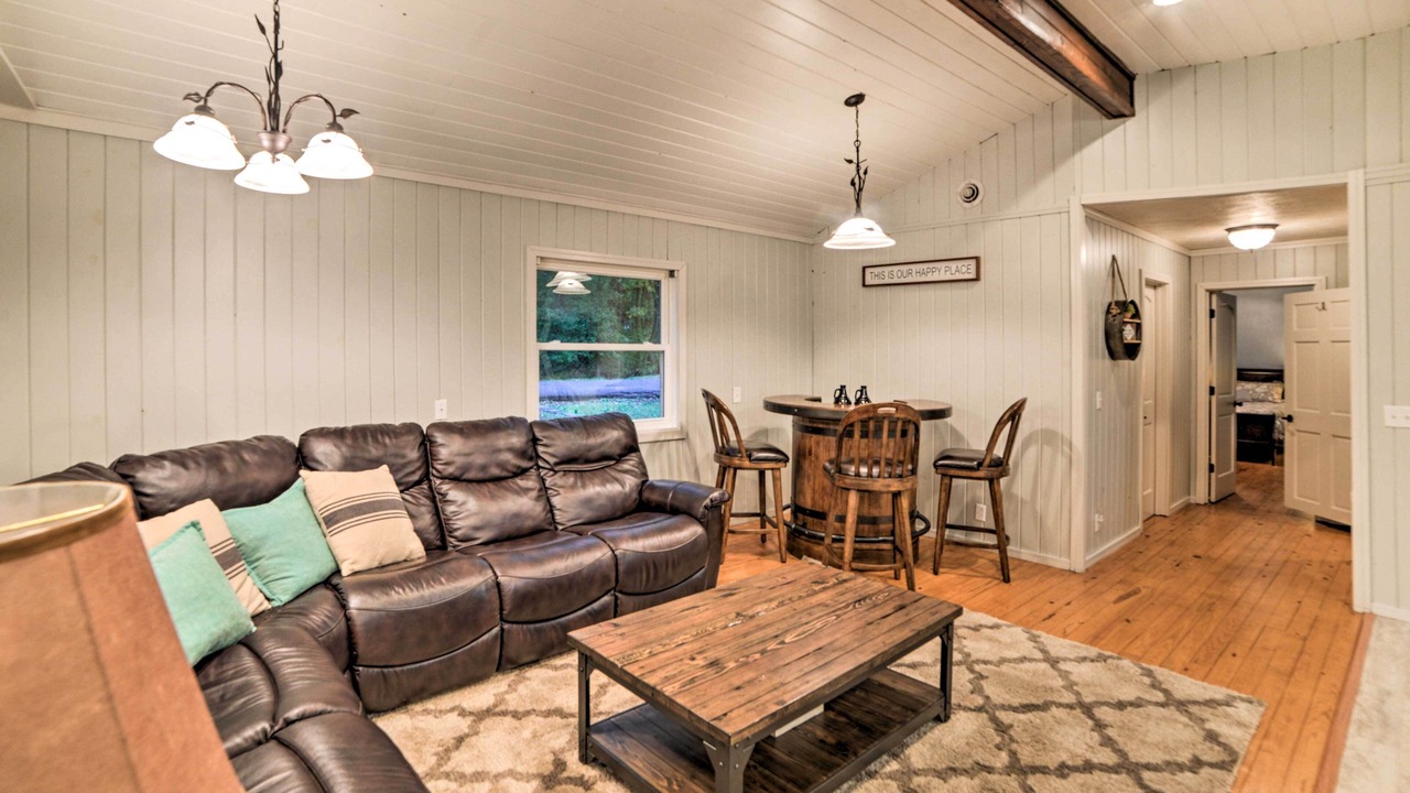 Photo of Bedroom in Benton