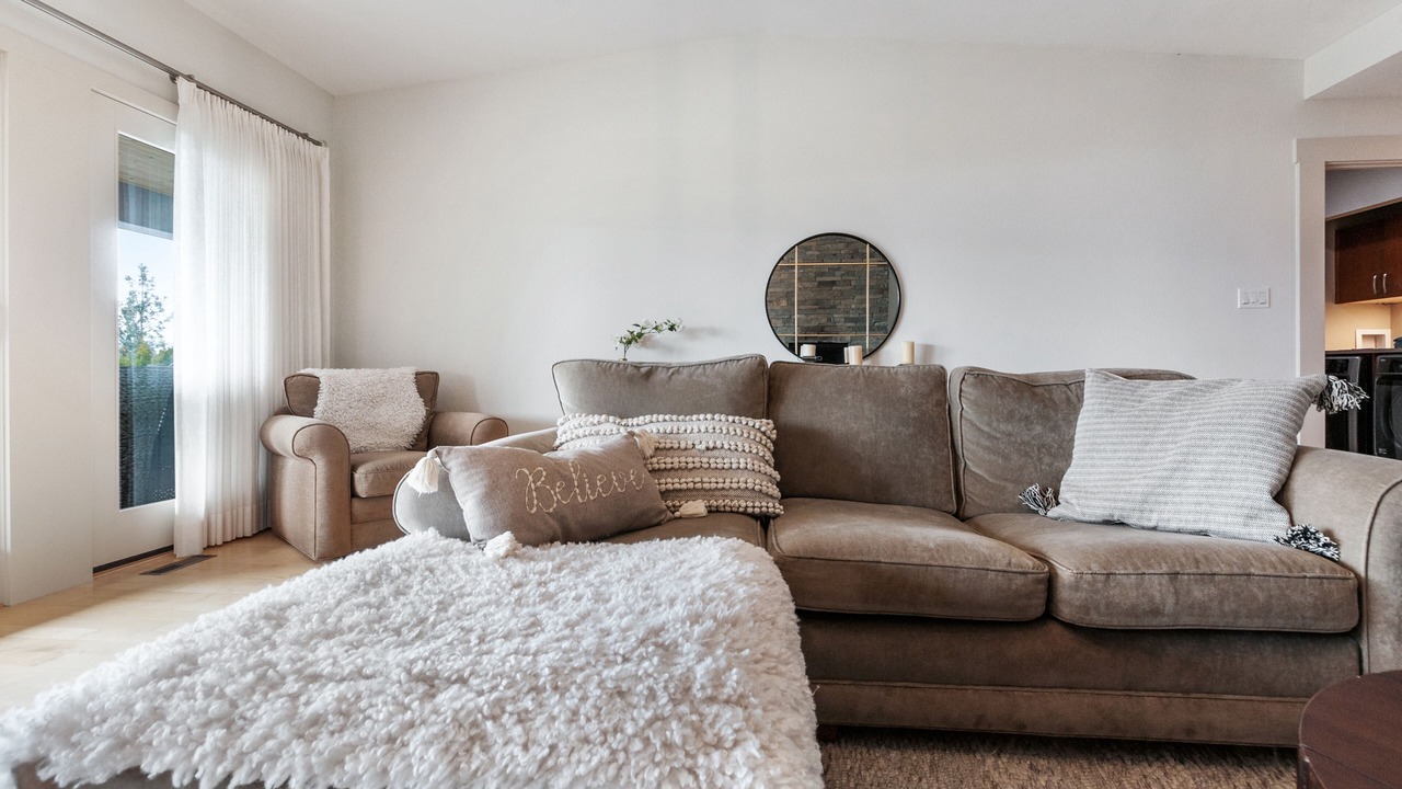 Photo of Livingroom in Okanagan-Similkameen
