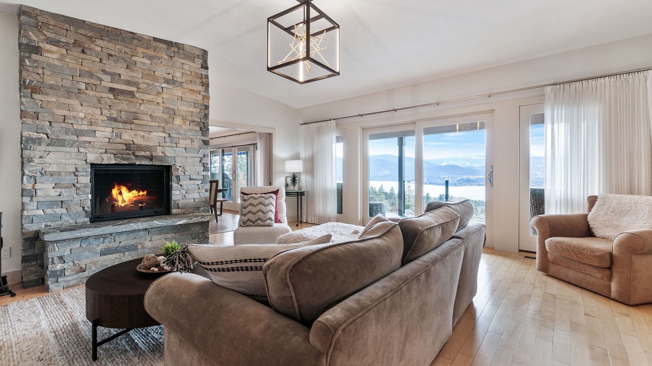 Photo of Livingroom in Okanagan-Similkameen